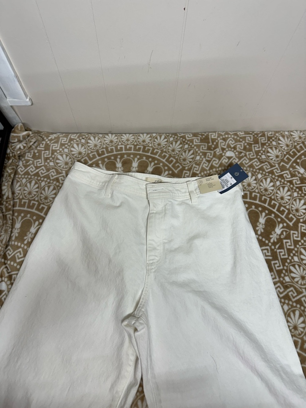 Universal Thread Off-White Wide Leg Jeans